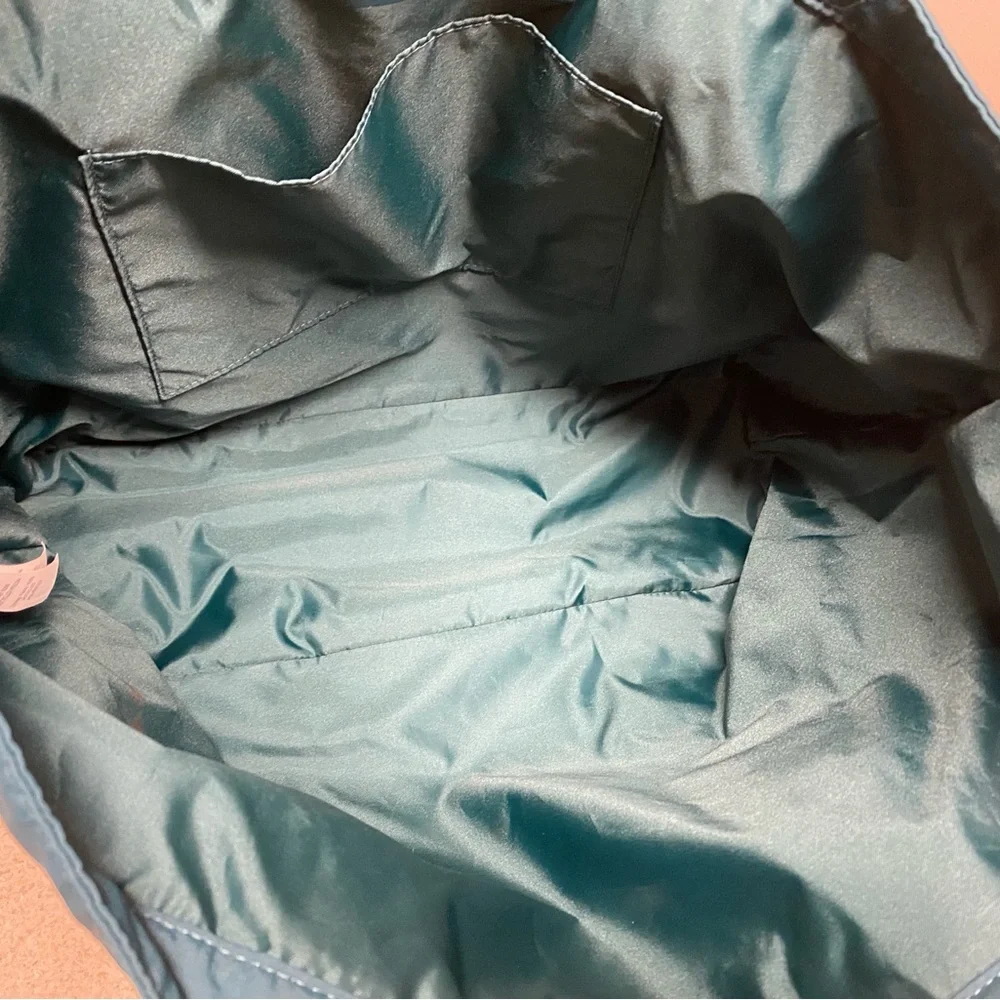 Lululemon Daily Pocket Tote - Picture 7 of 8